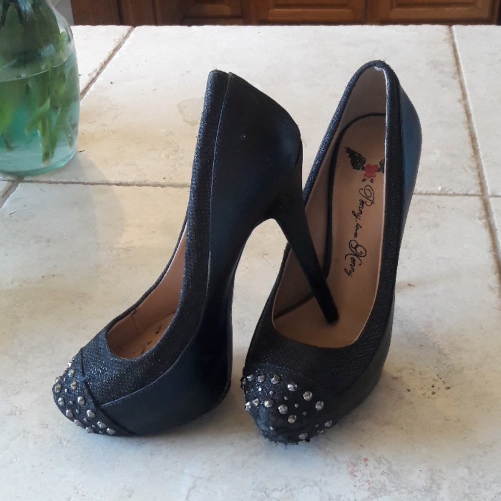 Heels - Picture 2 of 4